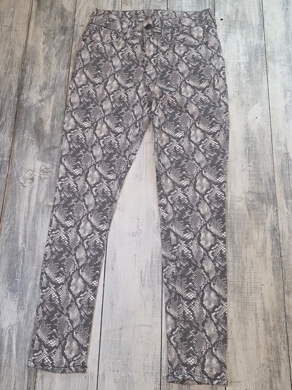 Seven7 Women's Gray Snake Skin Print Tummyless High Rise Skinny Jeans sz 6